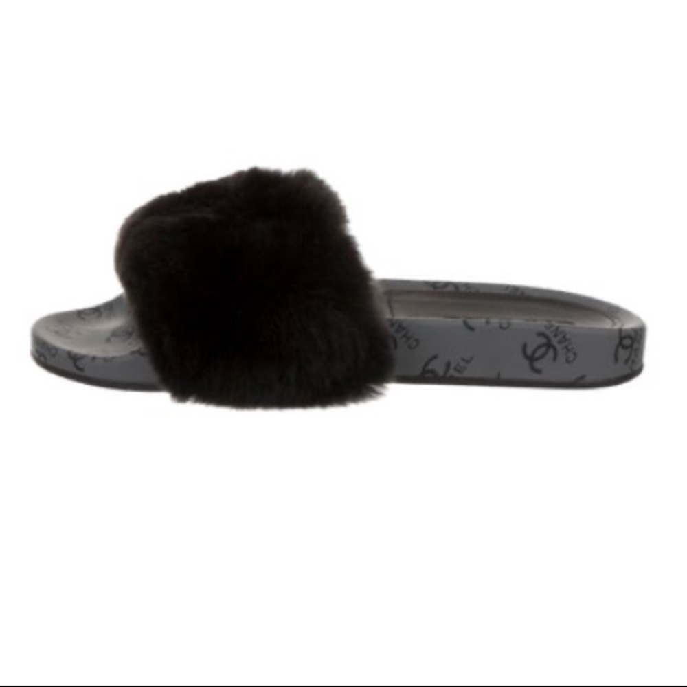 CHANEL CC ORYLAG FUR SLIDE SANDALS